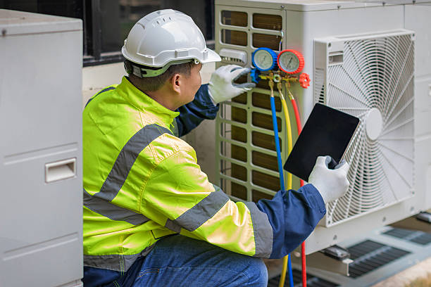 Professional Hvac technician working in Sardinia, OH